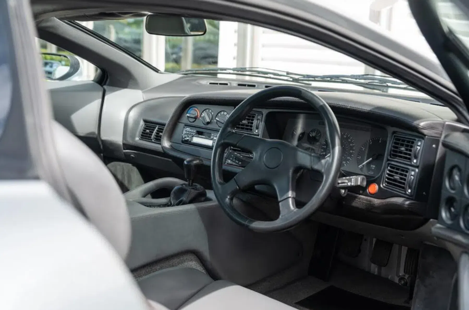 Jaguar XJ220